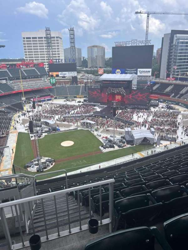 Truist Park, section: 422, row: 9, seat: 31