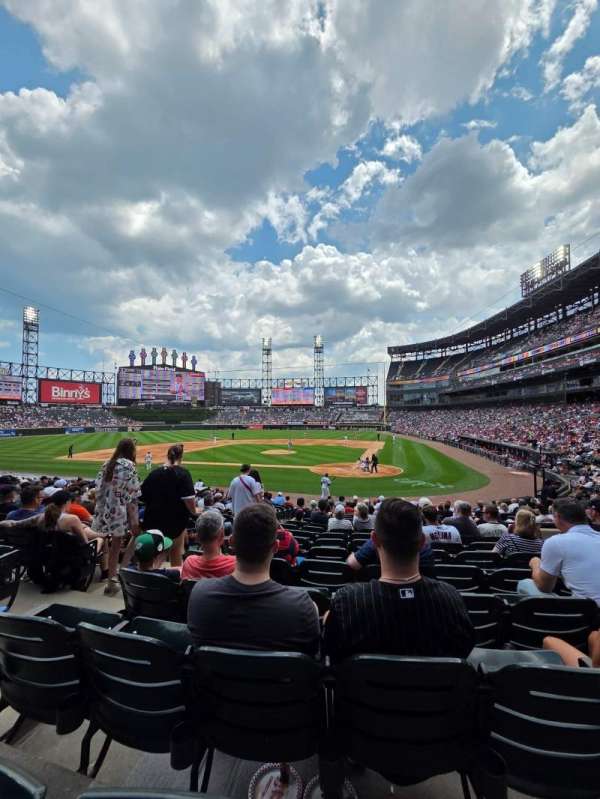 Rate Field, section: 135, row: 21, seat: 8