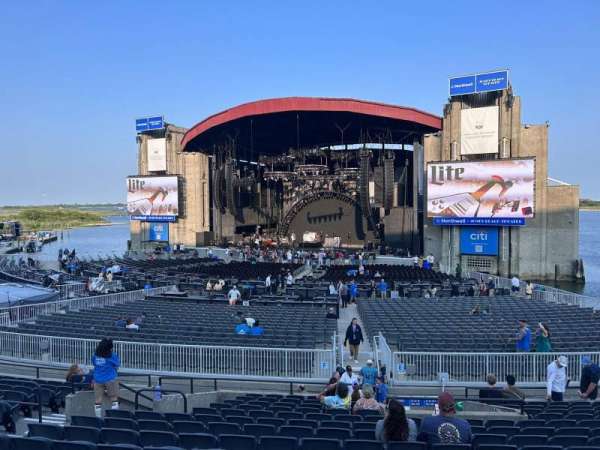 Jones Beach Theater, section: 102, row: P, seat: 19