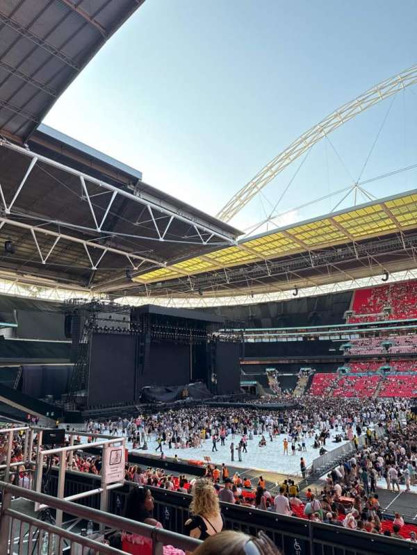Wembley Stadium, section: 122, row: 32, seat: 319