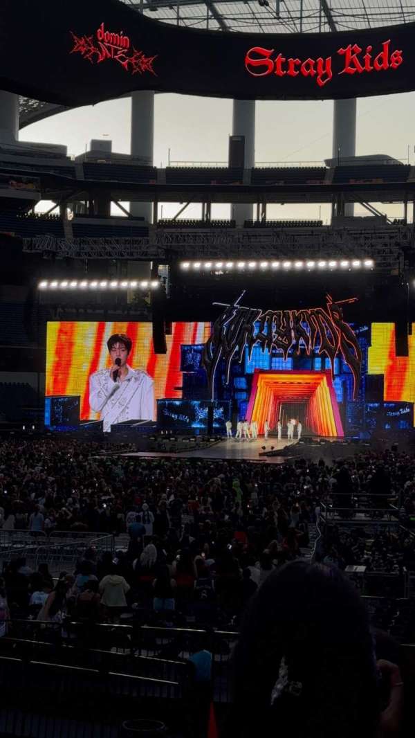 SoFi Stadium, section: 123, row: 7, seat: 6