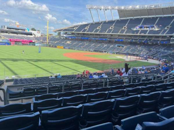Kauffman Stadium, section: 211, row: EE, seat: 1
