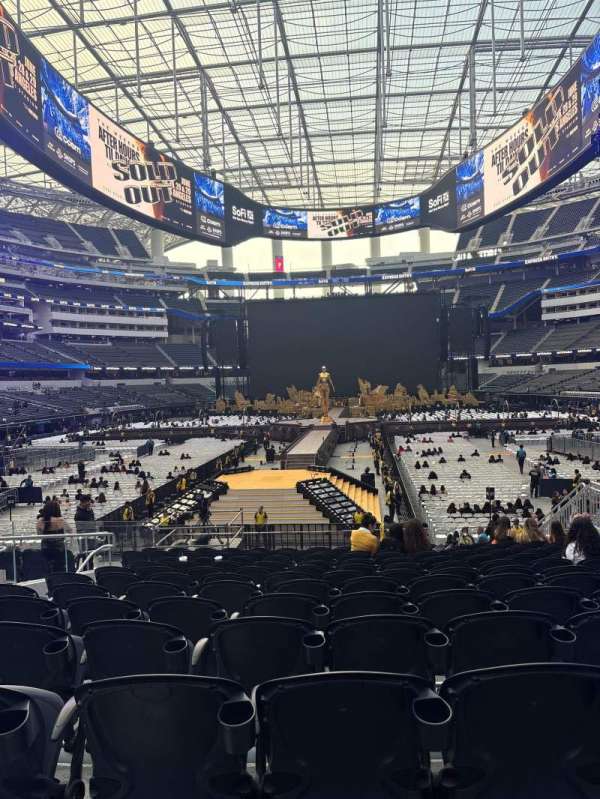 SoFi Stadium, section: 122, row: 14, seat: 17
