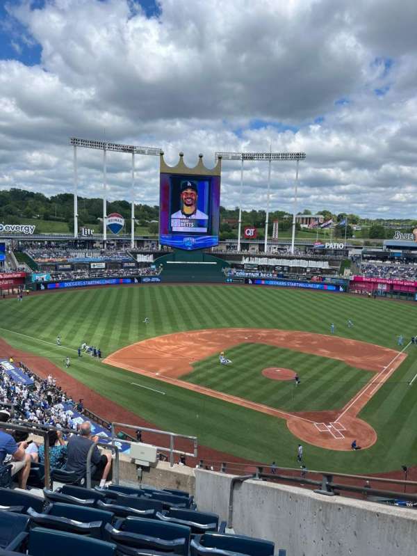 Kauffman Stadium, section: 417, row: H, seat: 5