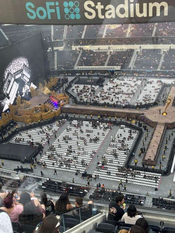 SoFi Stadium, section: 515, row: 1, seat: 23