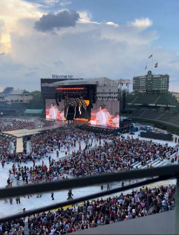 Wrigley Field, section: 328R, row: 1, seat: 17