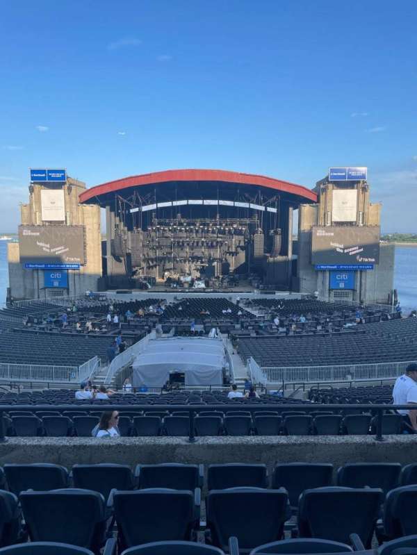 Jones Beach Theater, section: 204, row: EE, seat: 6