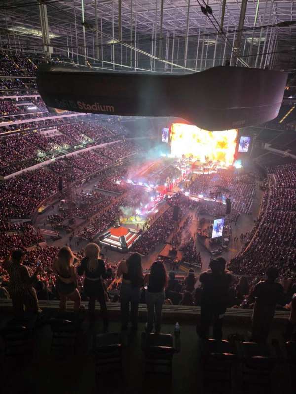 SoFi Stadium, section: 527, row: 1, seat: 1
