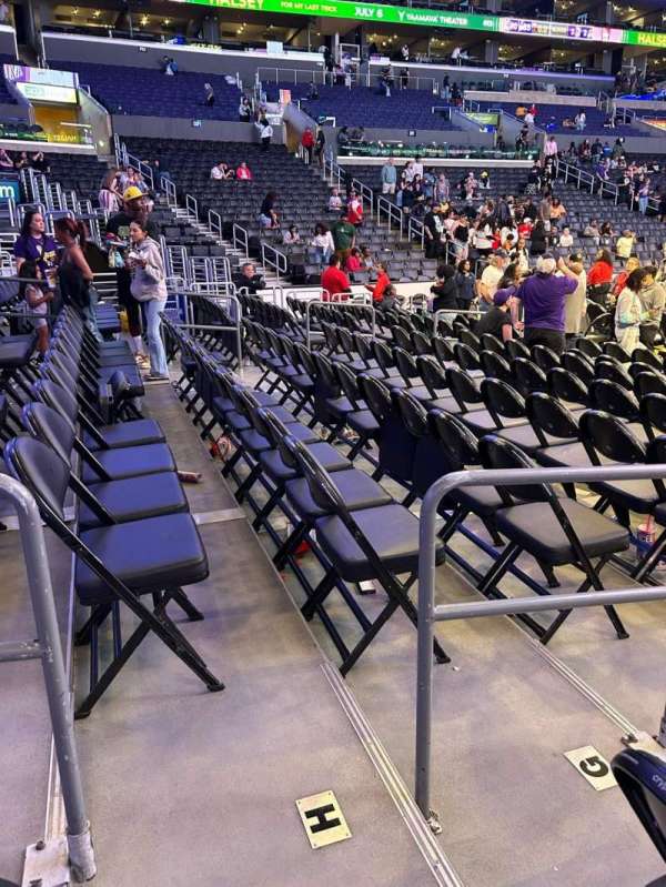 Crypto.com Arena, section: 116, row: G, seat: 4