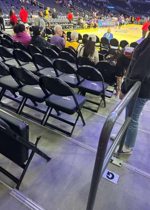 Crypto.com Arena, section: 116, row: G, seat: 4