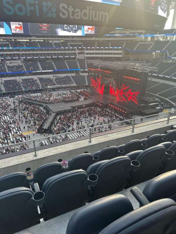 SoFi Stadium, section: 348, row: 4, seat: 11