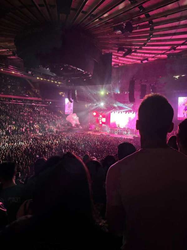 Madison Square Garden, section: 105, row: 16, seat: 4