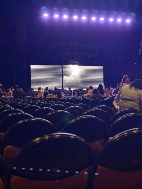Kia Forum, section: F, row: 19, seat: 1