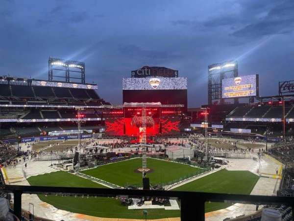 Citi Field, section: 319, row: 1, seat: 8