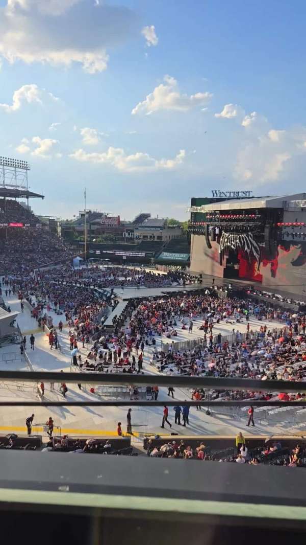Wrigley Field, section: 329R, row: 1, seat: 10
