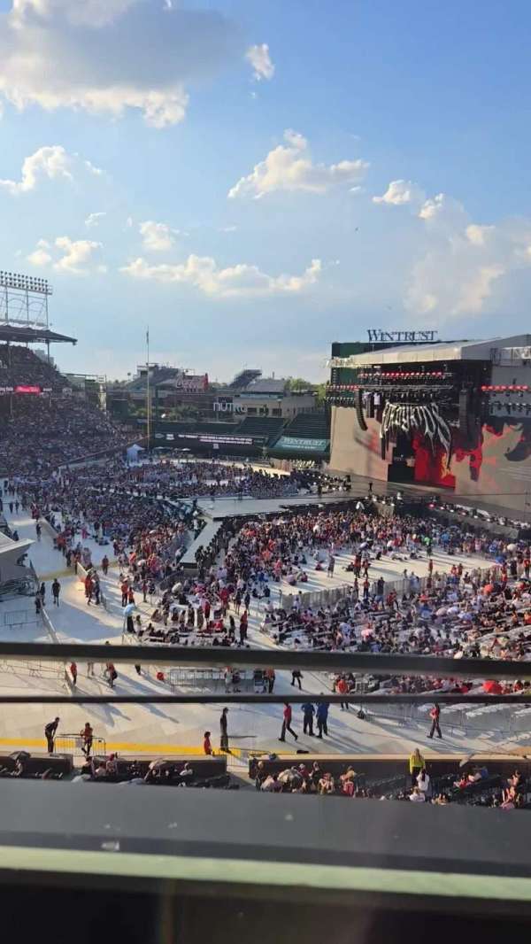 Wrigley Field, section: 329R, row: 1, seat: 10