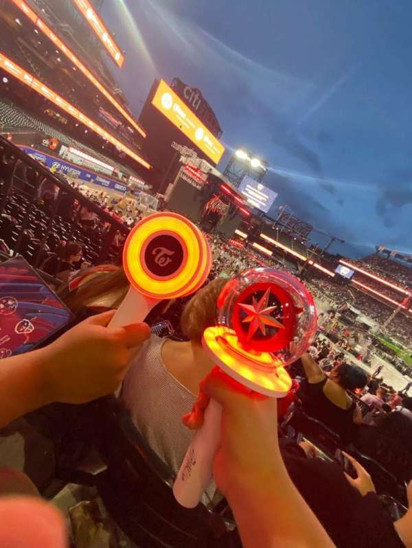 Citi Field, section: 127, row: 28, seat: 6