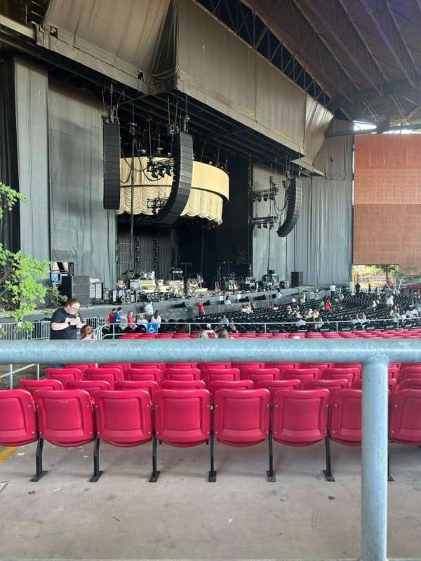 White River Amphitheatre, section: 115, row: 1