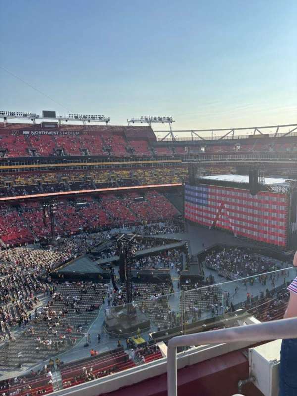 Northwest Stadium, section: 431, row: 3, seat: 1