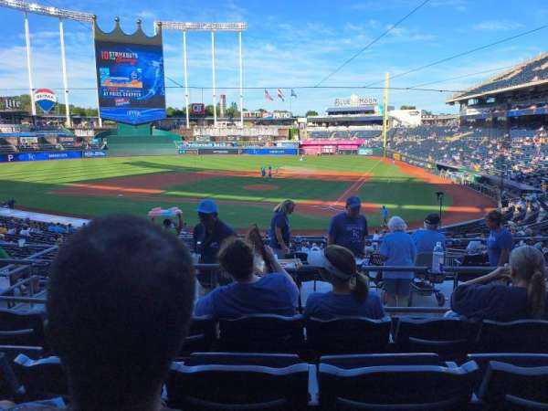 Kauffman Stadium, section: 225, row: DD, seat: 9