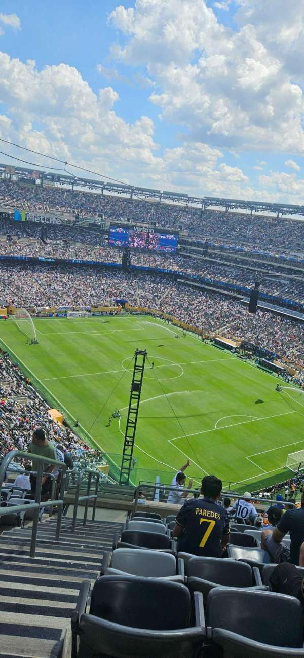 MetLife Stadium, section: 306, row: 19, seat: 28