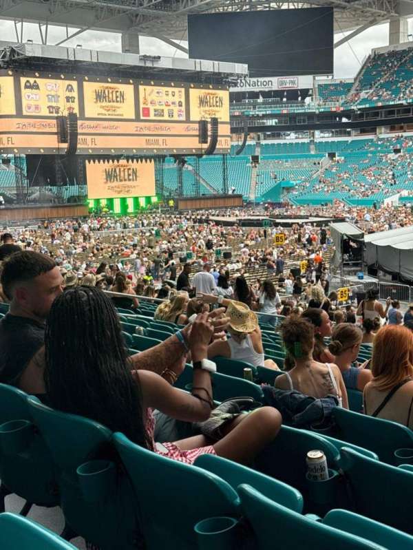 Hard Rock Stadium, section: 142, row: 26, seat: 4