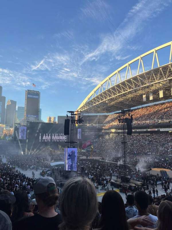 Lumen Field, section: 127, row: HH, seat: 15