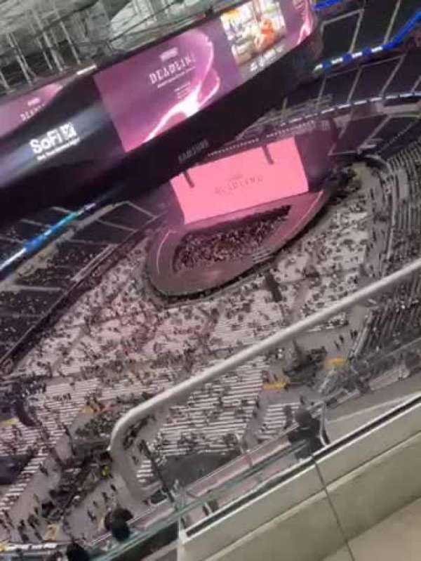 SoFi Stadium, section: 529, row: 10, seat: 1