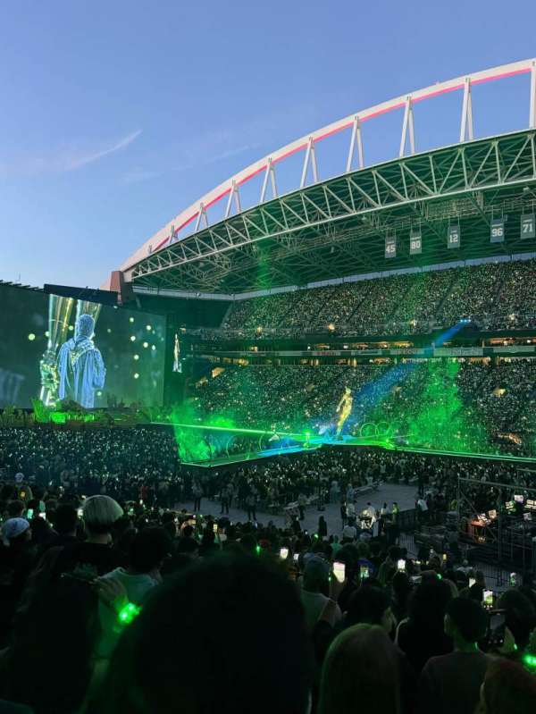 Lumen Field, section: 132, row: W, seat: 12