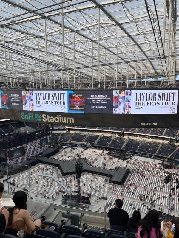 SoFi Stadium, section: 518, row: 7, seat: 17