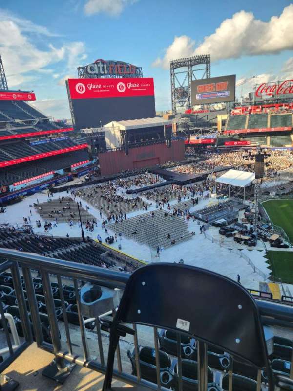 Citi Field, section: 422, row: 2, seat: 11