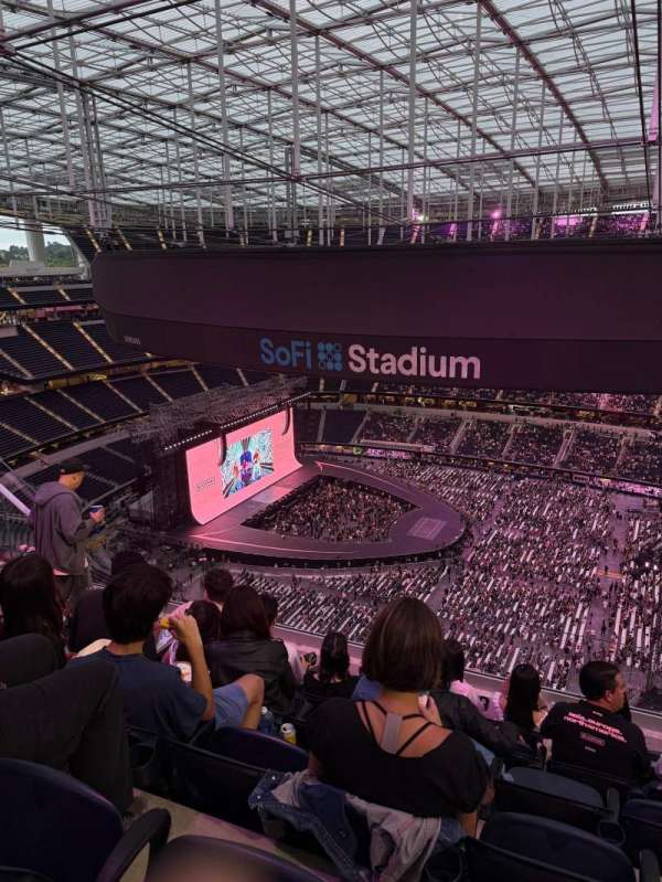 SoFi Stadium, section: 516, row: 6, seat: 8