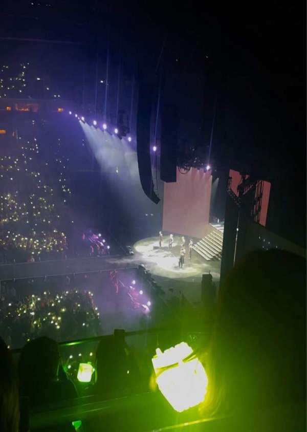 Uber Arena, section: 420, row: 4, seat: 5