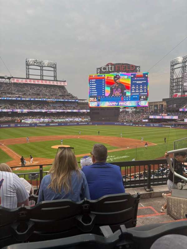 Citi Field, section: 117, row: 4, seat: 9