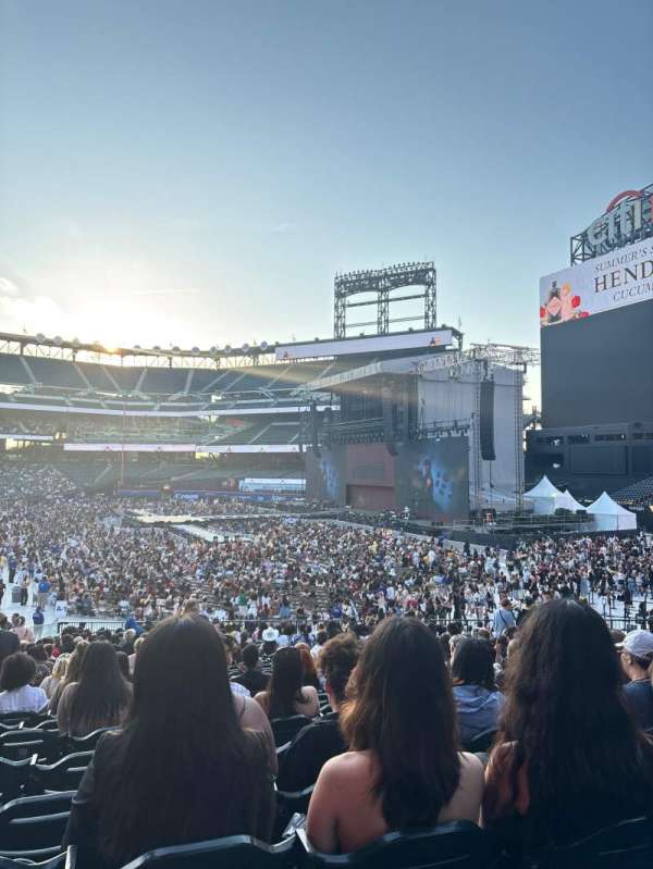 Citi Field, section: 106, row: 32, seat: 8