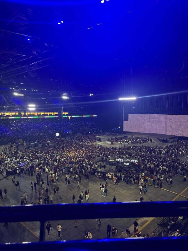 Paris La Défense Arena, section: 414, row: 41, seat: 12