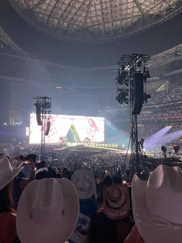 Mercedes-Benz Stadium, section: 123, row: 21, seat: 2