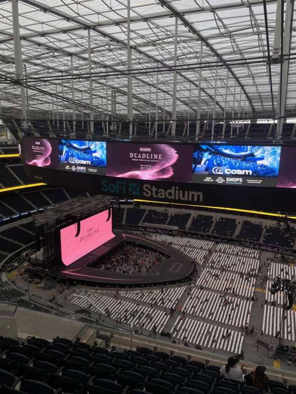 Sofi stadium, section: 516, row: 10, seat: 9