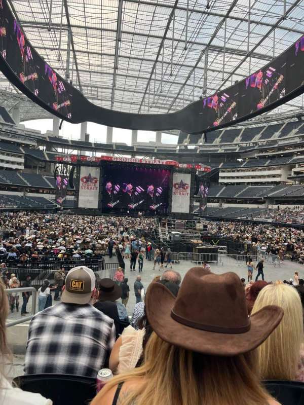 SoFi Stadium, section: 121, row: 8, seat: 23