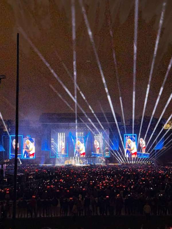 Rose Bowl, section: 11-H, row: 17, seat: 110