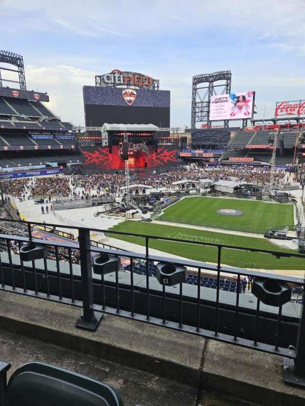 Citi Field, section: 324, row: 2, seat: 1