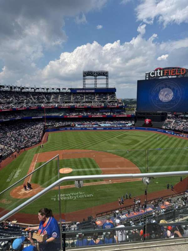 Citi Field, section: 509, row: 1, seat: 24