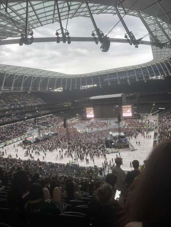 Tottenham Hotspur Stadium, section: 322, row: 60, seat: 117