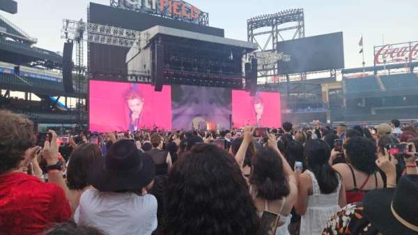 Citi Field, section: Floor B6, row: 7, seat: 11
