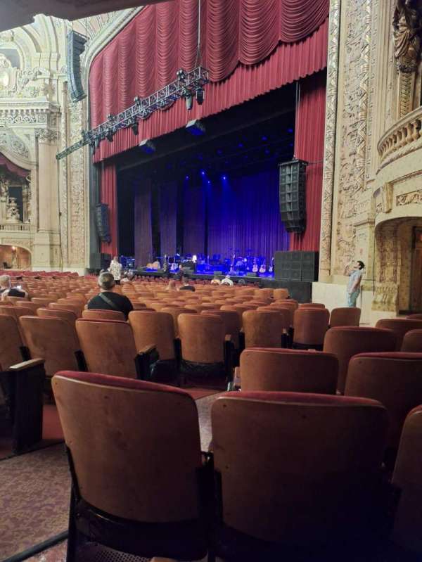 Chicago Theatre, section: MNFL1R, row: F, seat: 108