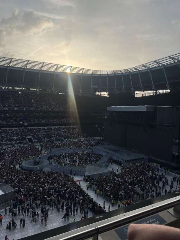 Tottenham Hotspur Stadium, section: 528, row: 2, seat: 874