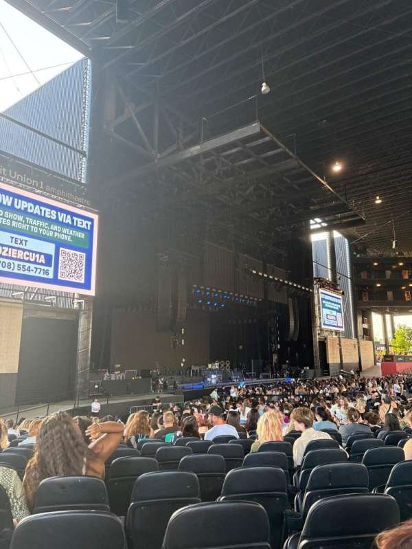 Credit Union 1 Amphitheatre, section: 105, row: EE, seat: 8