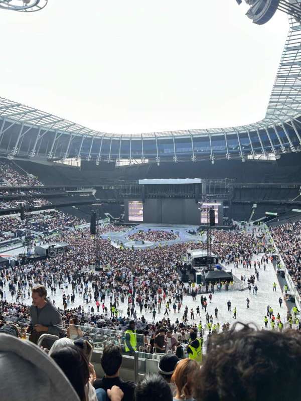Tottenham Hotspur Stadium, section: 323, row: 51, seat: 137