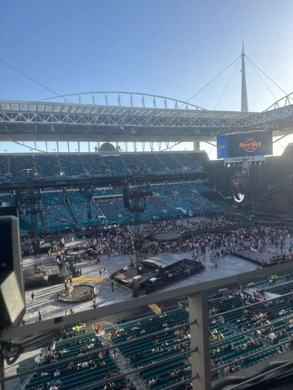 Hard Rock Stadium, section: 322, row: 1, seat: 15