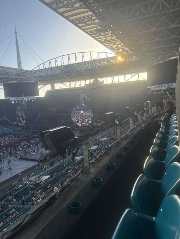Hard Rock Stadium, section: 322, row: 1, seat: 15